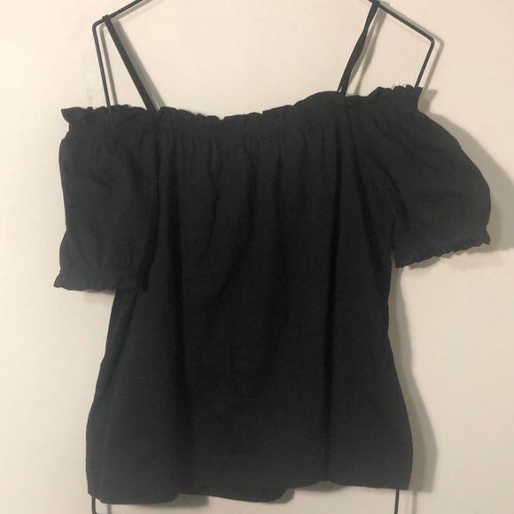 H&M Tops - H&M on or off the shoulder blouse with straps